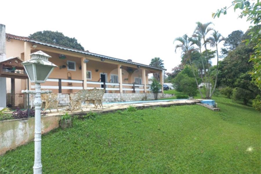 Casa à venda com 4 quartos, sendo 2 suítes, no condomínio Residencial Ypeville, Mairiporã - SP