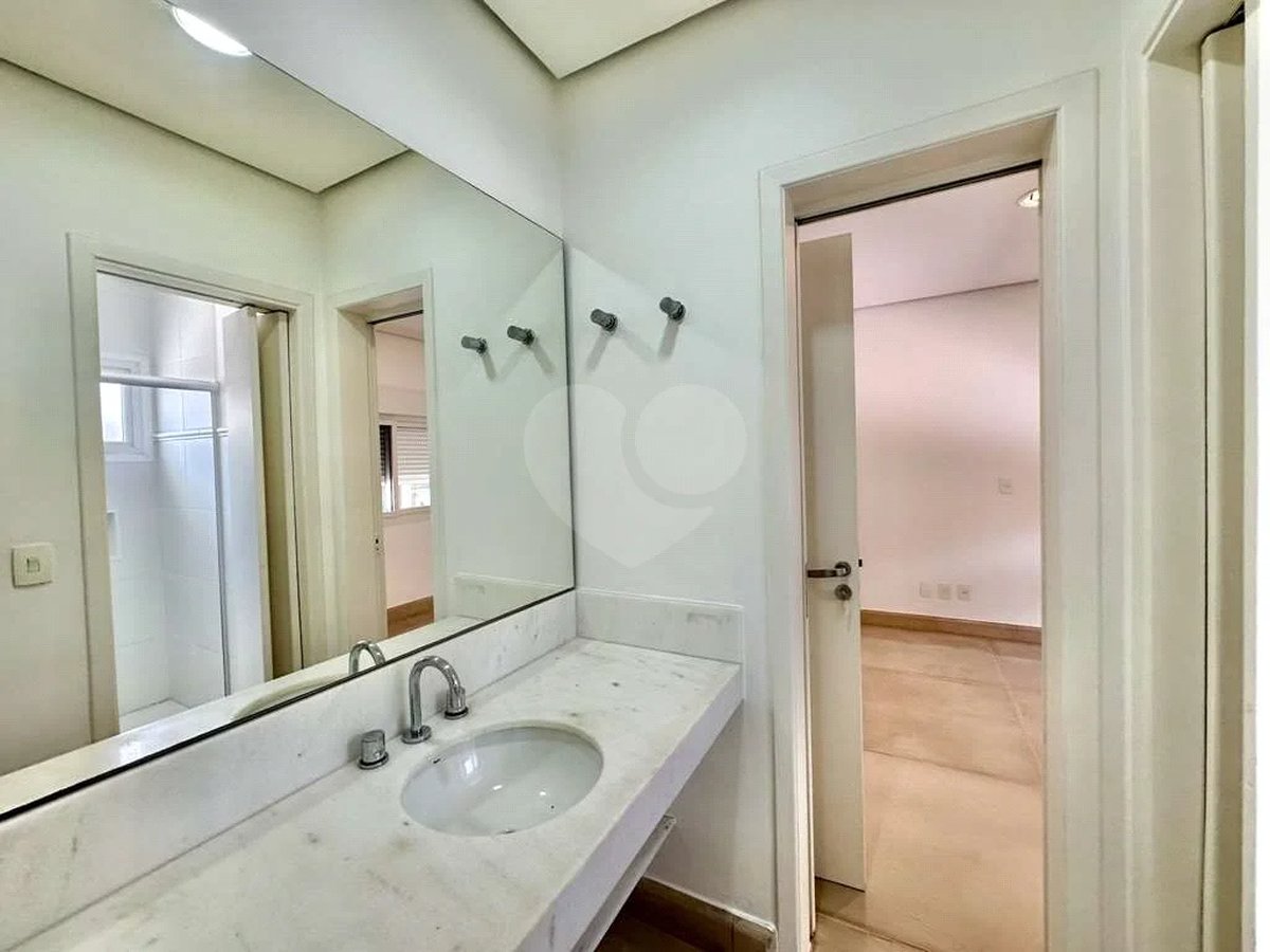 Casa em condomínio Impecável, 4 dorms / 2 suítes, varanda gourmet, piscina, 3 lareiras