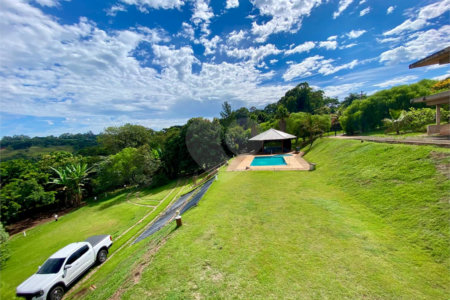 Chácara à venda no Condomínio Itaipu com chalé e vista privilegiada!