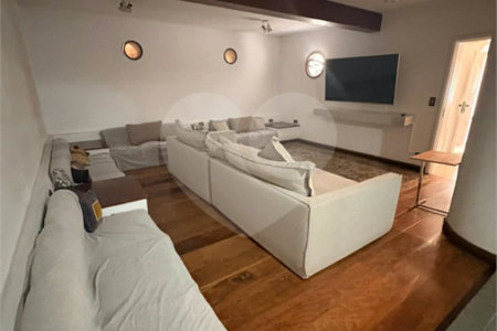 Casa Térrea à venda com 4 suítes em Anchieta, São Bernardo do Campo, SP