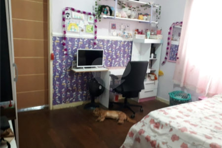 Casa à venda com 4 quartos, sendo 2 suítes, no Centro, São José dos Campos, SP