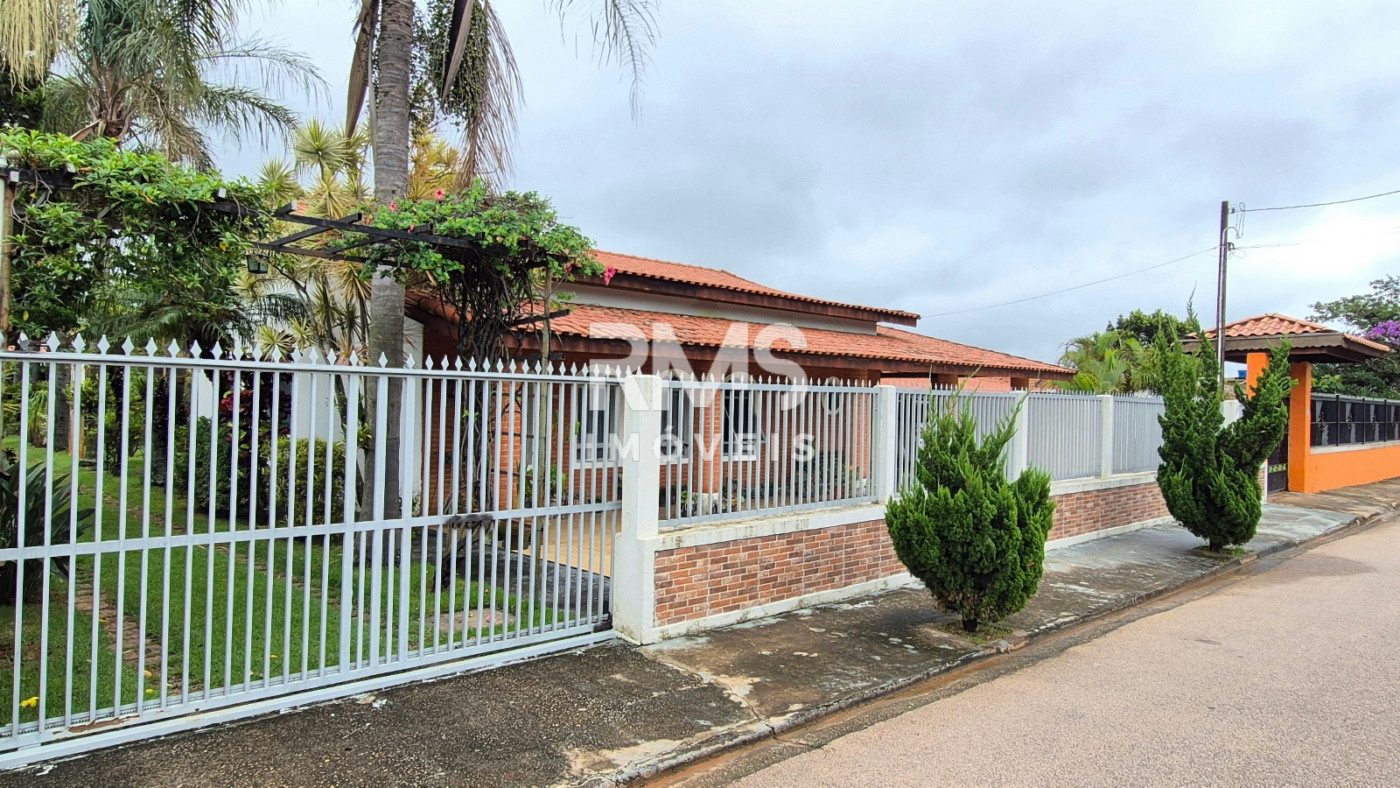 Casa à venda com 4 quartos, sendo 1 suíte,  em Villarejo Sopé da Serra (Vilarejo), Cabreúva, SP