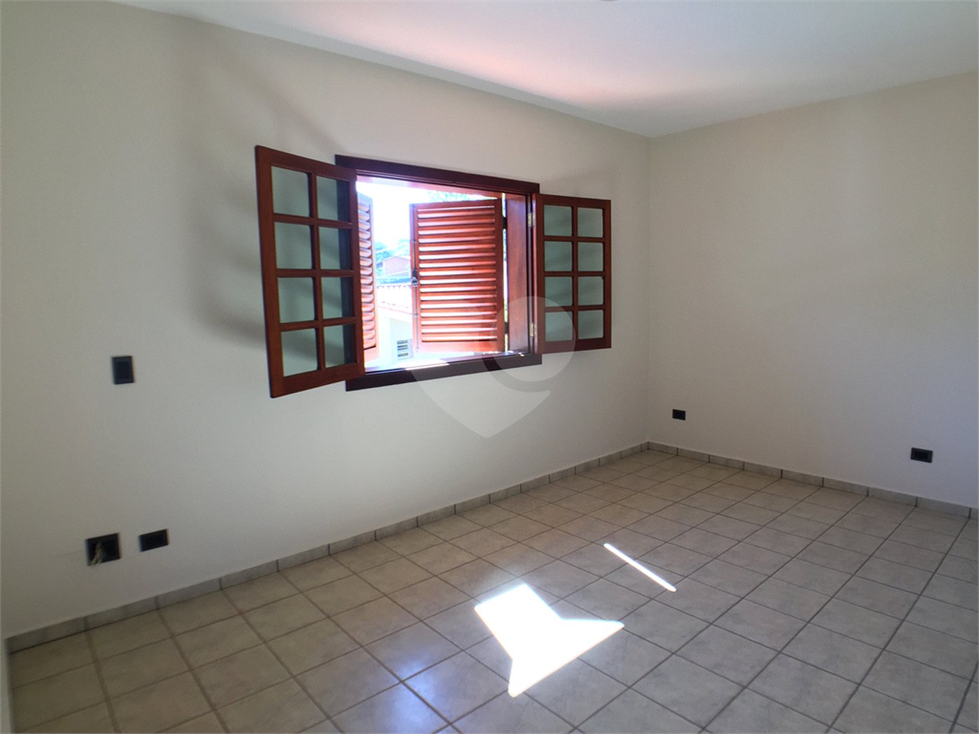 Casa à venda com 4 suítes no condomínio Estância Marambaia, Vinhedo - SP