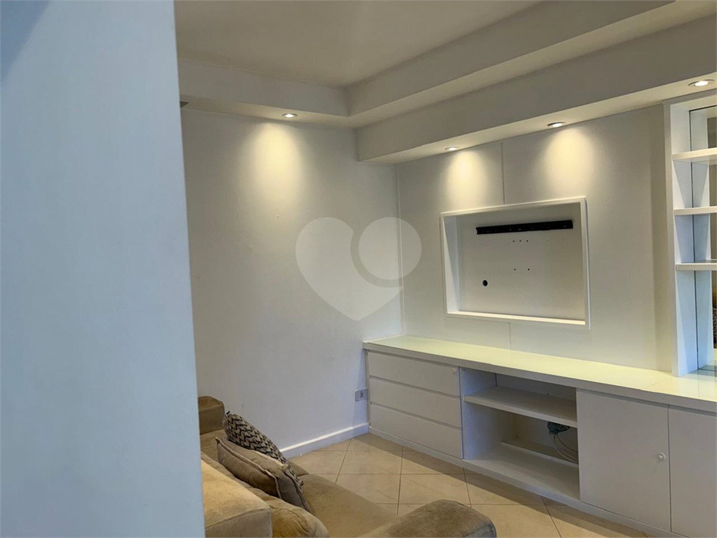 Apartamento para alugar com 3 quartos, sendo 1 suíte,  em Pinheiros, São Paulo, SP