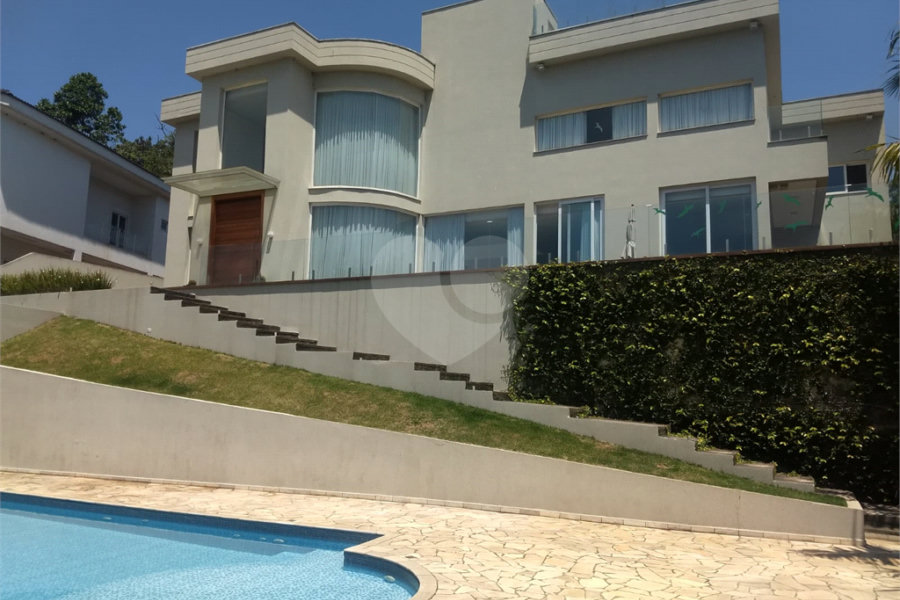 Casa à venda ou para alugar com 4 suítes no condomínio Suíça da Cantareira, Mairiporã - SP
