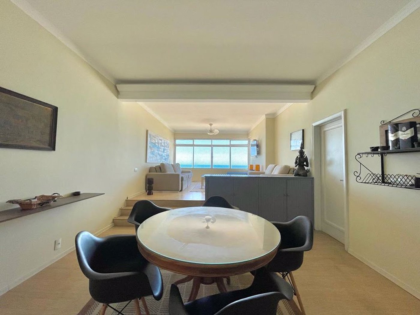 Apartamento Frente Mar com 4 Quartos para Venda ou Locação em Pitangueiras – Guarujá/SP