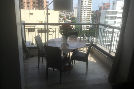 Apartamento à venda com 4 quartos, sendo 3 suítes, em Moema, São Paulo, SP