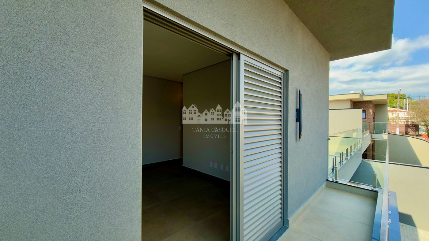 Casa à venda no bairro Loanda em Atibaia com 3 suítes e terraço solarium