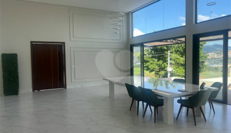 Casa à venda com 3 quartos, sendo 2 suítes, no condomínio Residencial Alto da Floresta, Bom Jesus dos Perdões - SP