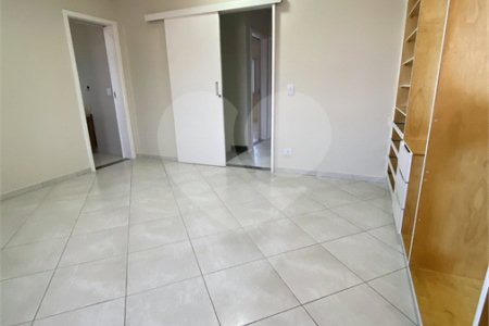 Casa à venda com 3 quartos, sendo 1 suíte, no condomínio Ana Carolina, São Paulo - SP