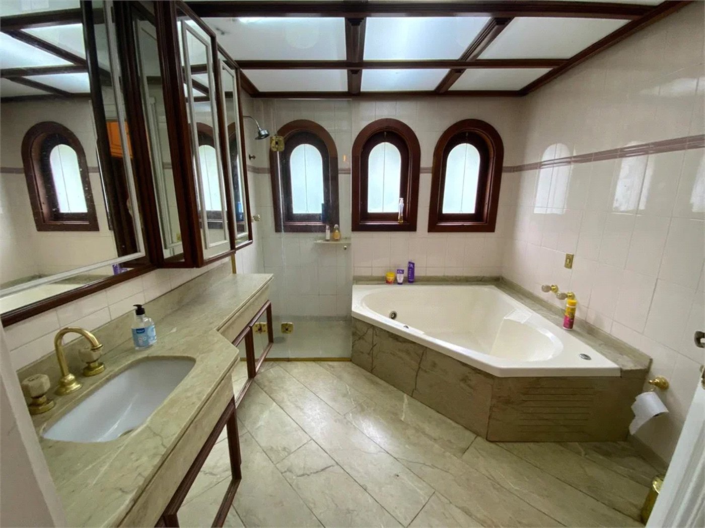 Casa à venda ou para alugar com 5 quartos, sendo 3 suítes, em Fazenda Morumbi, São Paulo, SP