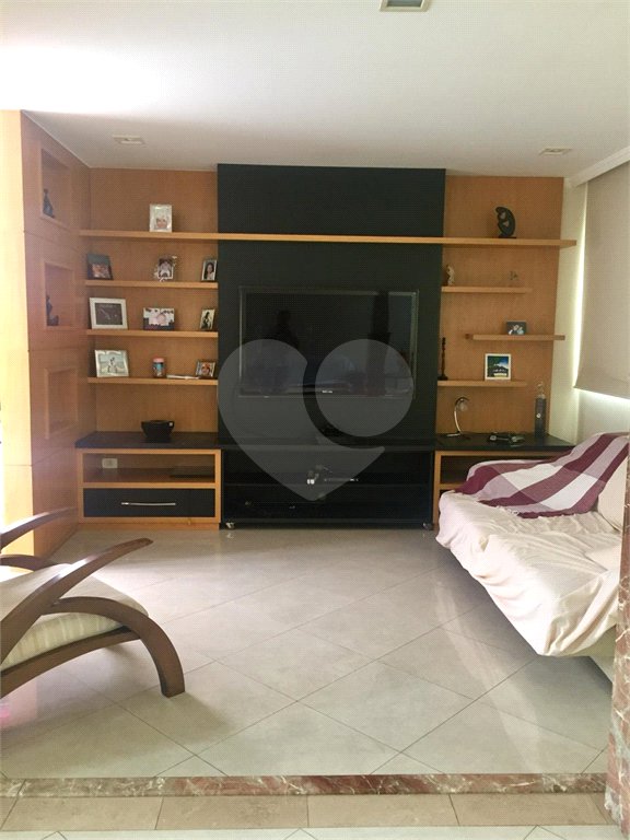 Sobrado à venda com 5 suítes em Vila Guilherme, São Paulo, SP