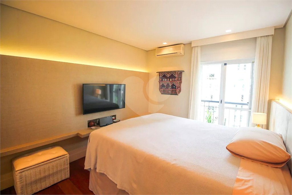 Apartamento à venda com 3 suítes em Real Parque, São Paulo, SP