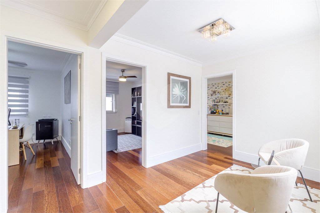 Casa à venda com 4 quartos, sendo 2 suítes, no condomínio Residencial Vila Lagos, São Paulo - SP
