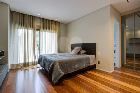 Casa à venda com 5 suítes em Jardim Cordeiro, São Paulo, SP
