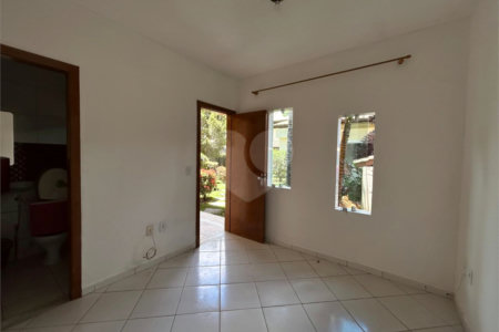Casa à venda com 1 quarto, sendo 3 suítes,  em Outerio da Glória, Porto Seguro, BA