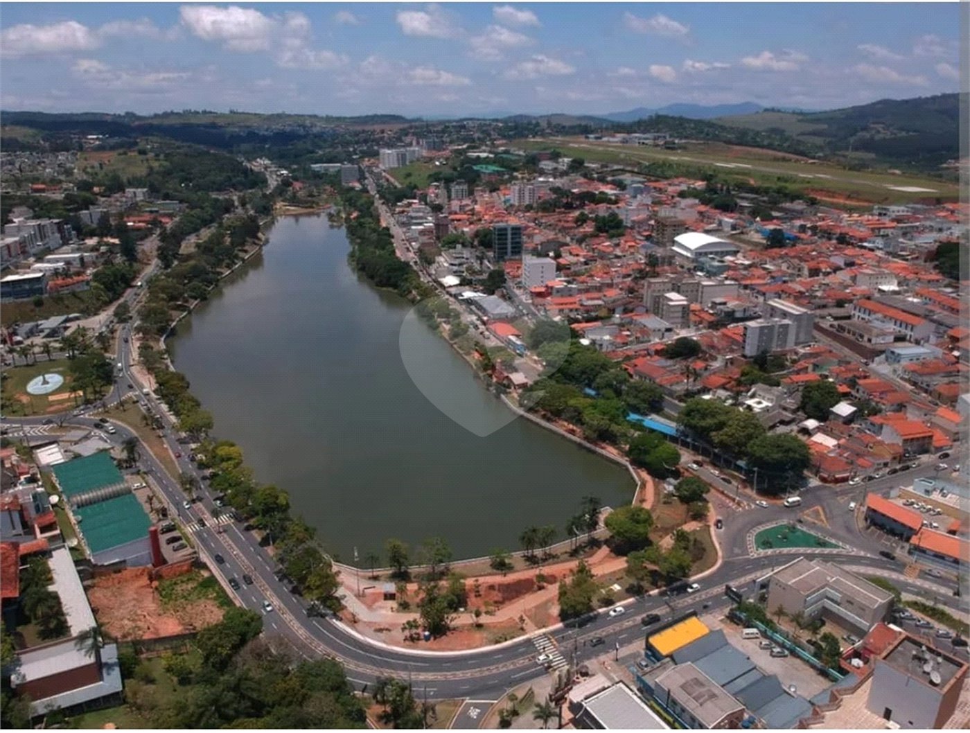 Casa de Vila à venda com 5 quartos em Jardim Santa Lúcia, Bragança Paulista, SP