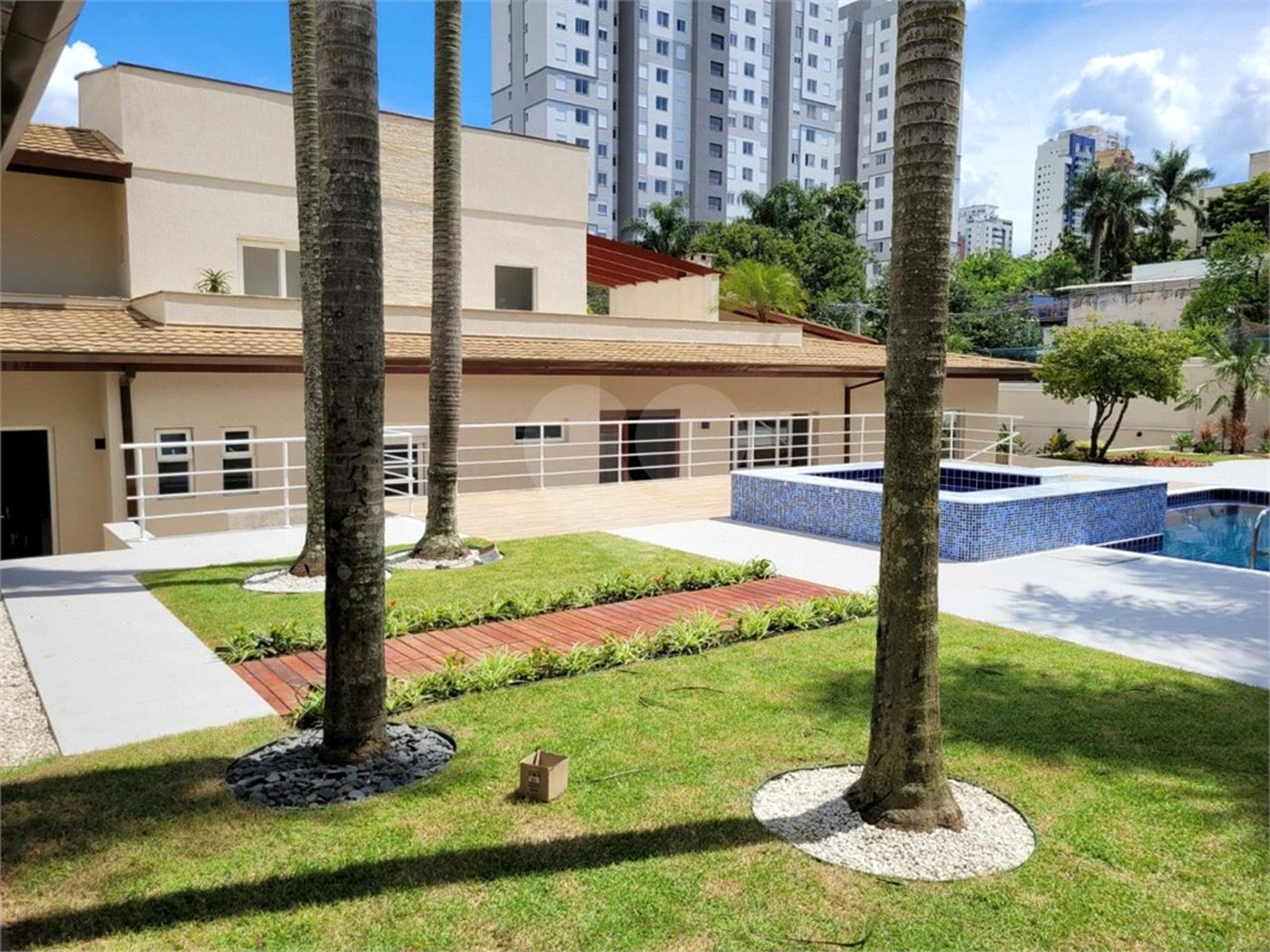Casa à venda com 5 suítes em Paraisópolis, São Paulo, SP