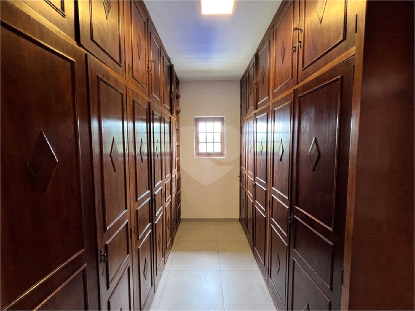 Casa à venda ou para alugar com 4 quartos, sendo 3 suítes, no condomínio Estância Marambaia, Vinhedo - SP