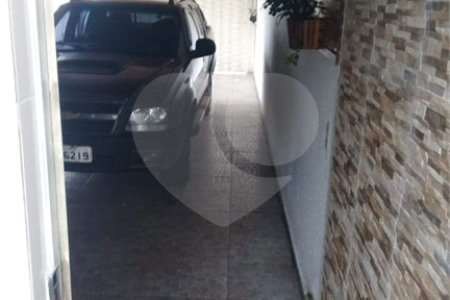 Casa à venda com 4 quartos, sendo 1 suíte, em Parque Santa Rosa, Suzano, SP