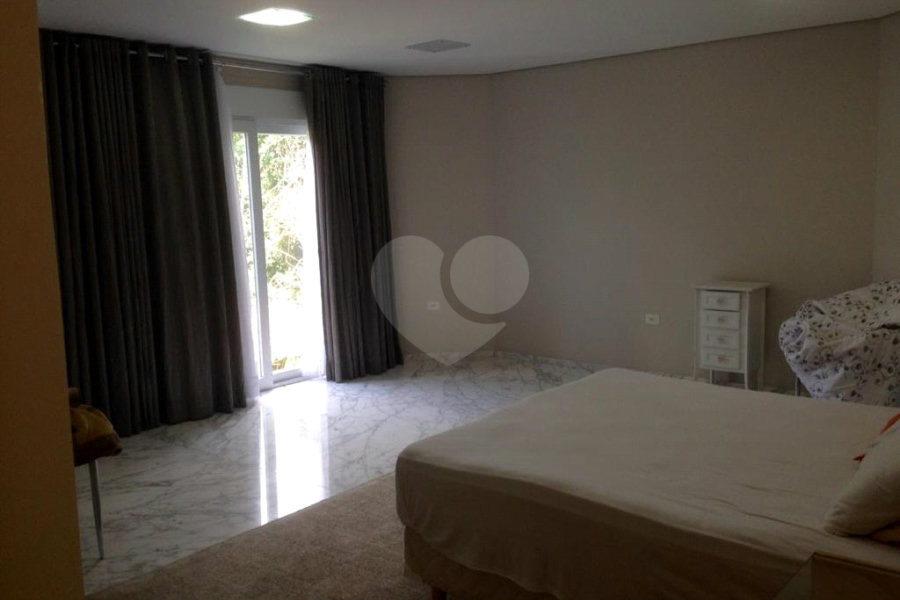 Sobrado à venda com 4 quartos, sendo 2 suítes, em Serra da Cantareira, Mairiporã, SP