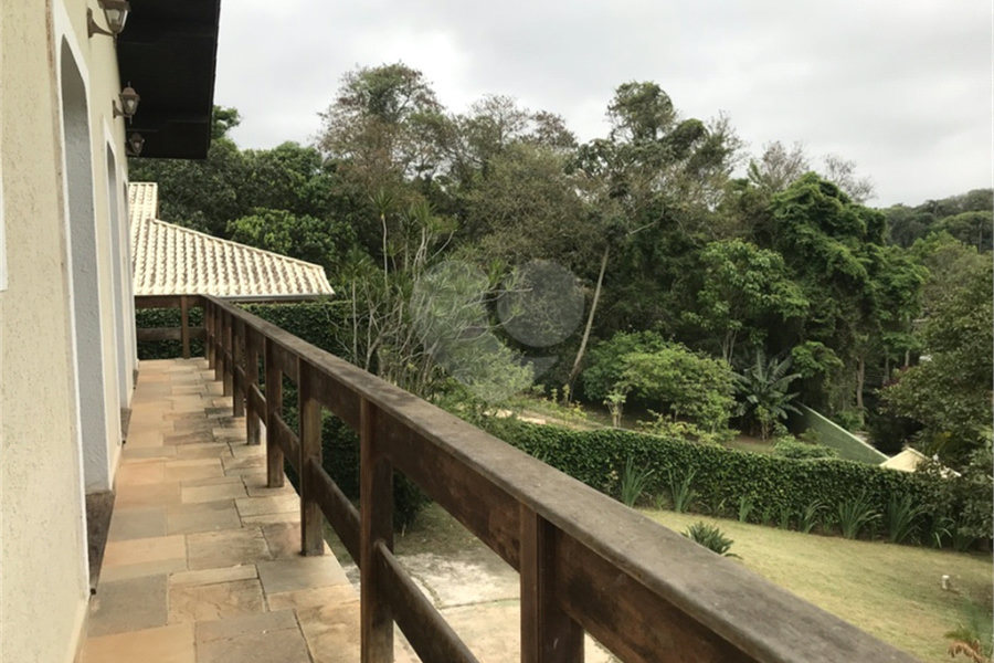 Sobrado à venda com 3 suítes em Serra da Cantareira, Mairiporã, SP