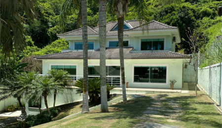 Casa à venda com 6 quartos, sendo 4 suítes,  em Ferradura, Armação dos Búzios, RJ
