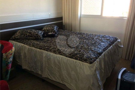 Apartamento à venda com 3 quartos, sendo 1 suíte, em Parque Reboucas, São Paulo, SP
