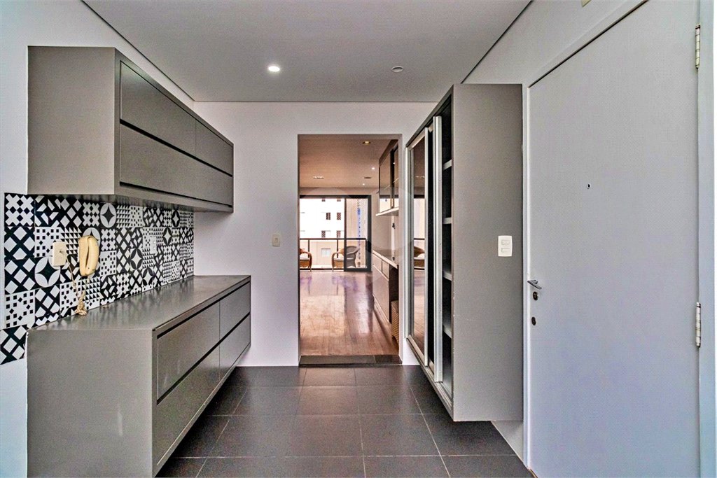 Apartamento à venda com 3 quartos, sendo 1 suíte, em Vila Olímpia, São Paulo, SP