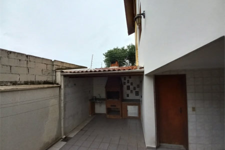 Sobrado à venda com 4 quartos, sendo 3 suítes,  em Cidade São Francisco, São Paulo, SP