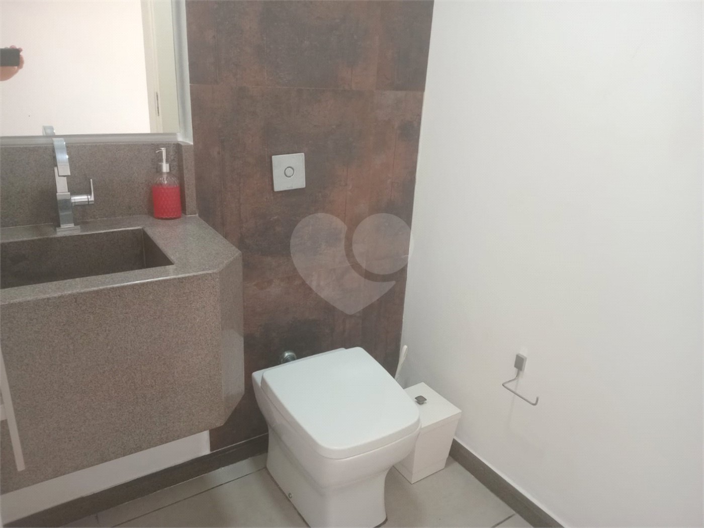 Casa à venda com 4 quartos, sendo 3 suítes, no condomínio Arco Iris, Atibaia - SP