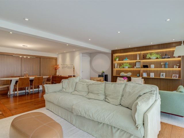 Apartamento à venda com 4 quartos, sendo 1 suíte,  em Alto da Boa Vista, São Paulo, SP