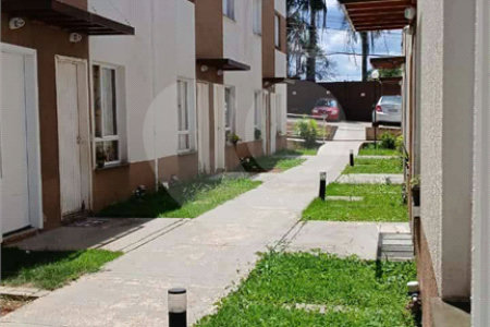 Casa à venda com 2 quartos no condomínio Villa Caucaia, Cotia - SP