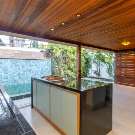 Casa à venda com 4 quartos, sendo 3 suítes, no condomínio Village Place, São Paulo - SP