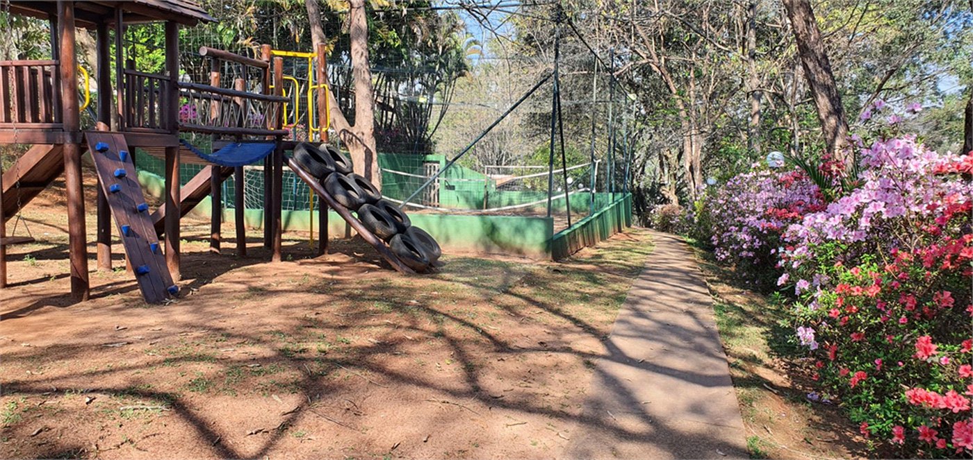 Casa à venda com 4 quartos, sendo 2 suítes, no condomínio Vila Panamericana, São Paulo - SP