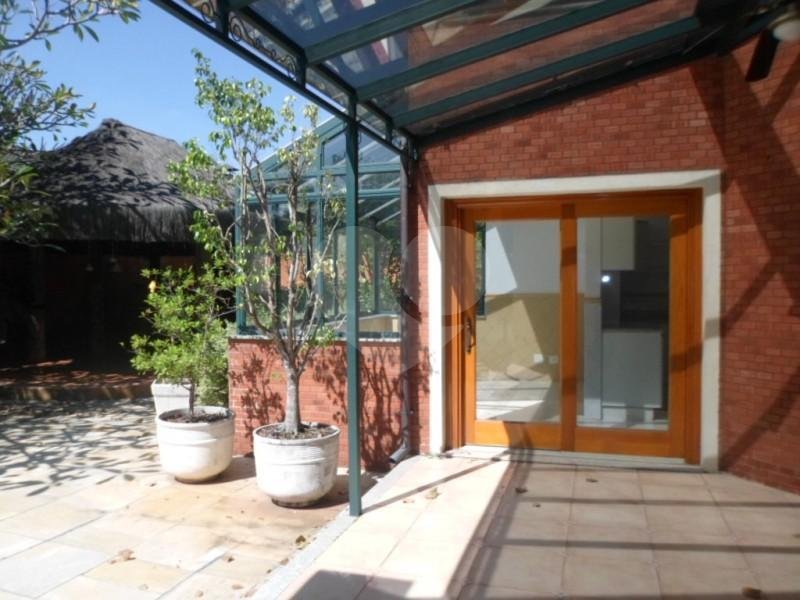 Casa à venda com 4 suítes no condomínio Jardim das Azaléias, São Paulo - SP
