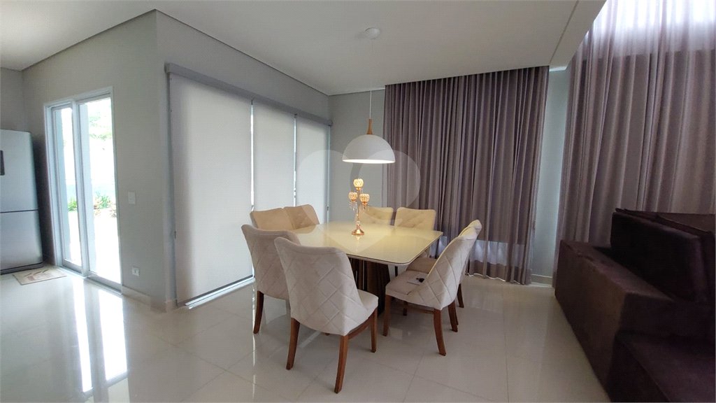 Casa à venda com 4 suítes no condomínio Figueira Garden, Atibaia - SP
