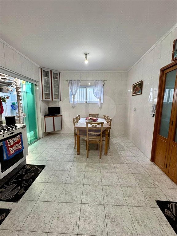 Sobrado à venda com 4 quartos, sendo 1 suíte,  em Vila Cleonice, São Paulo, SP