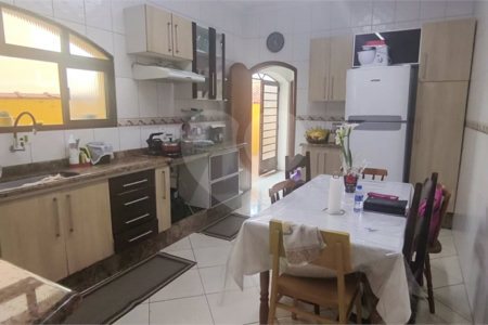 Casa à venda com 4 quartos, sendo 3 suítes, em Jardim Vila Galvão, Guarulhos, SP