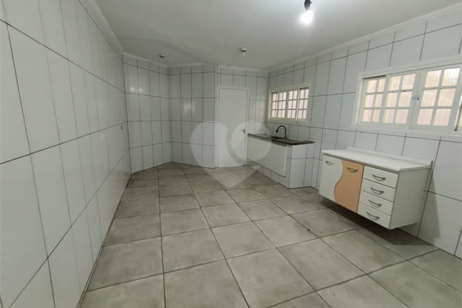 Sobrado à venda com 3 quartos, sendo 1 suíte, em Vila Nivi, São Paulo, SP