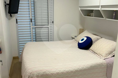 Casa à venda com 2 suítes no condomínio Jd. Avelino II, São Paulo - SP
