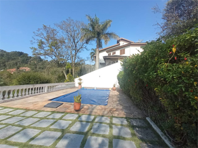 Casa à venda com 4 quartos, sendo 1 suíte,  no condomínio Alpes da Cantareira, Mairiporã - SP