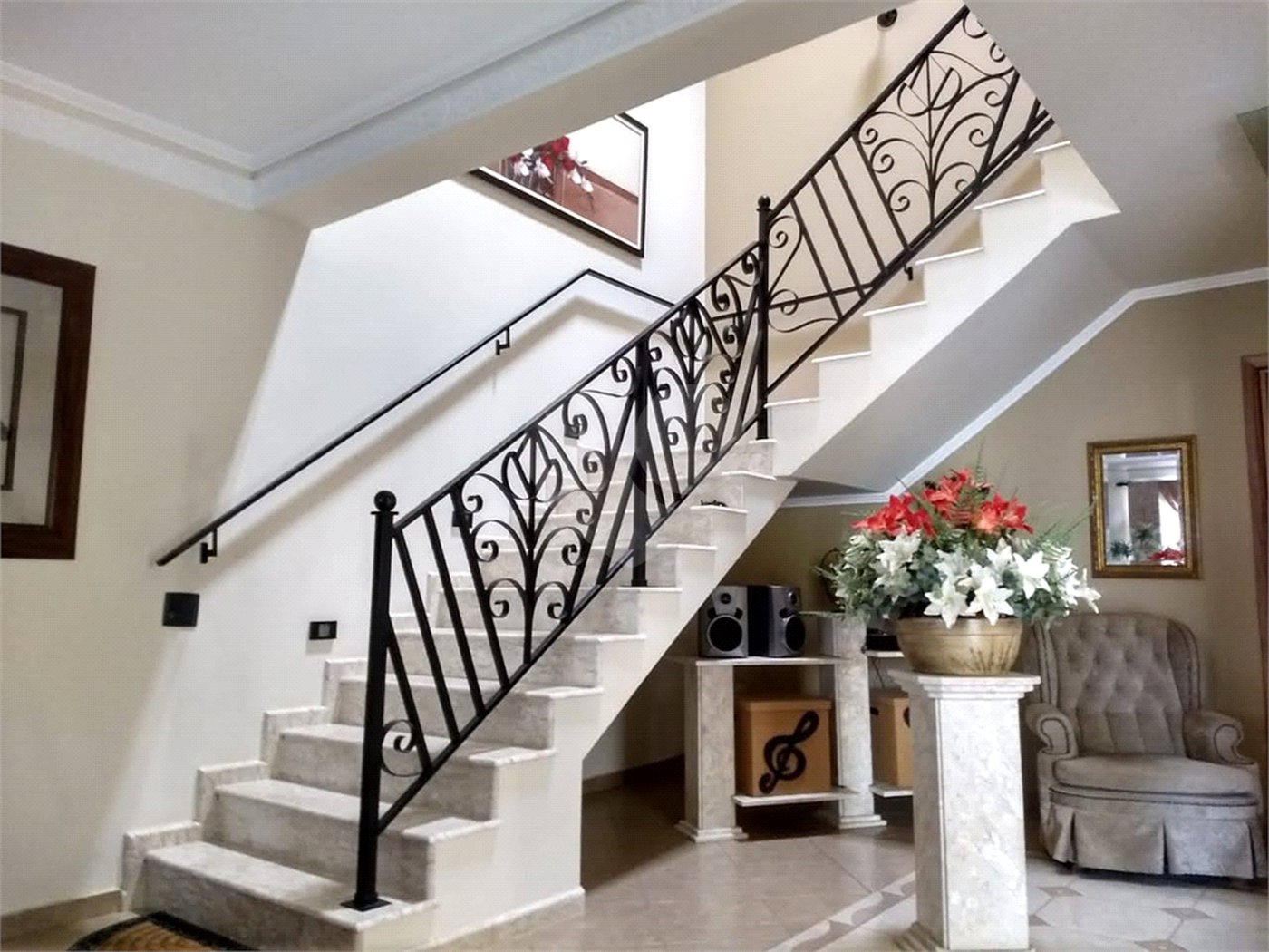 Casa à venda com 4 quartos, sendo 2 suítes, em Vila Petrópolis, Atibaia, SP