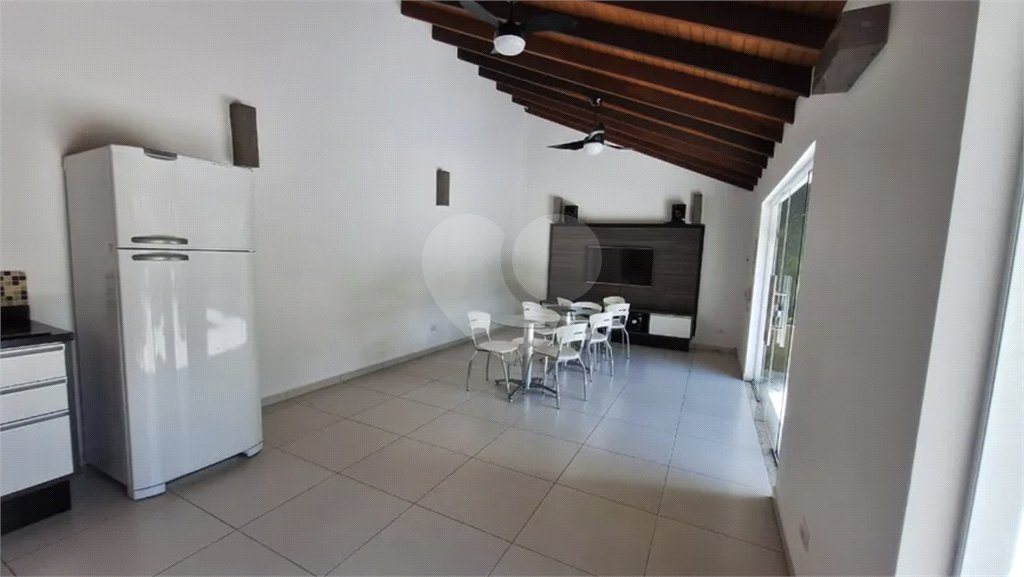 Casa à venda com 5 quartos, sendo 2 suítes,  no condomínio Floradas da Serra, São Paulo - SP