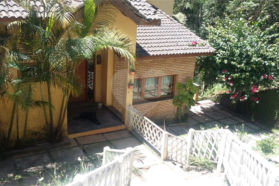 Sobrado à venda com 5 quartos, sendo 2 suítes,  em Serra da Cantareira, Mairiporã, SP