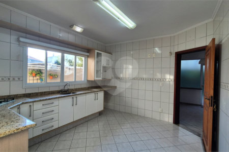 Casa para alugar com 3 quartos, sendo 1 suíte, no condomínio Recanto dos Paturis, Vinhedo - SP