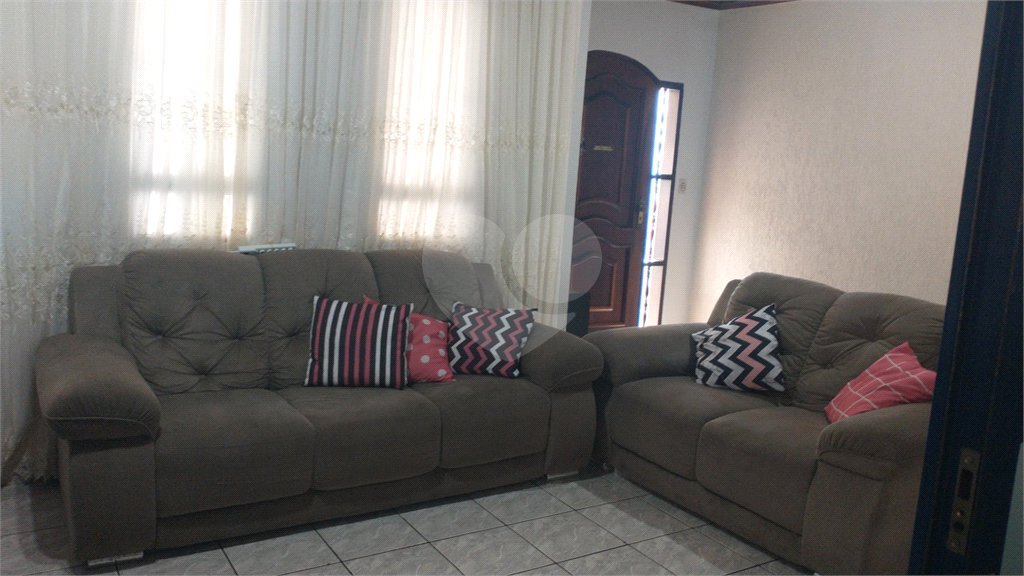Casa à venda com 4 quartos, sendo 2 suítes,  em Conjunto Habitacional Brás Cubas, Mogi das Cruzes, SP