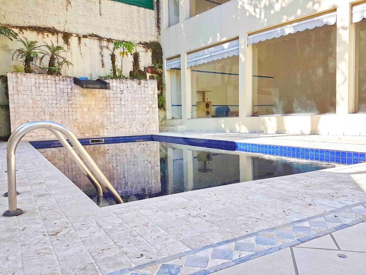 Sobrado à venda com 4 suítes em Jardim Marajoara, São Paulo, SP
