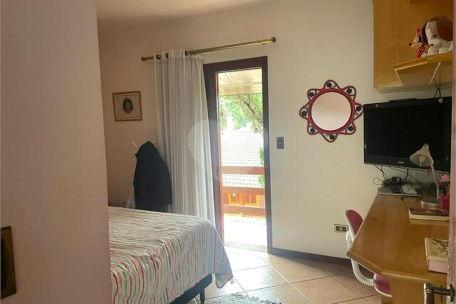 Casa à venda com 3 quartos, sendo 1 suíte, no condomínio Clube de Campo Mairiporã, Mairiporã - SP