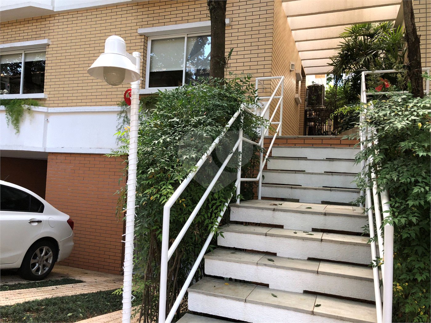 Casa à venda com 4 quartos, sendo 3 suítes, no condomínio Saint James Special Houses, São Paulo - SP